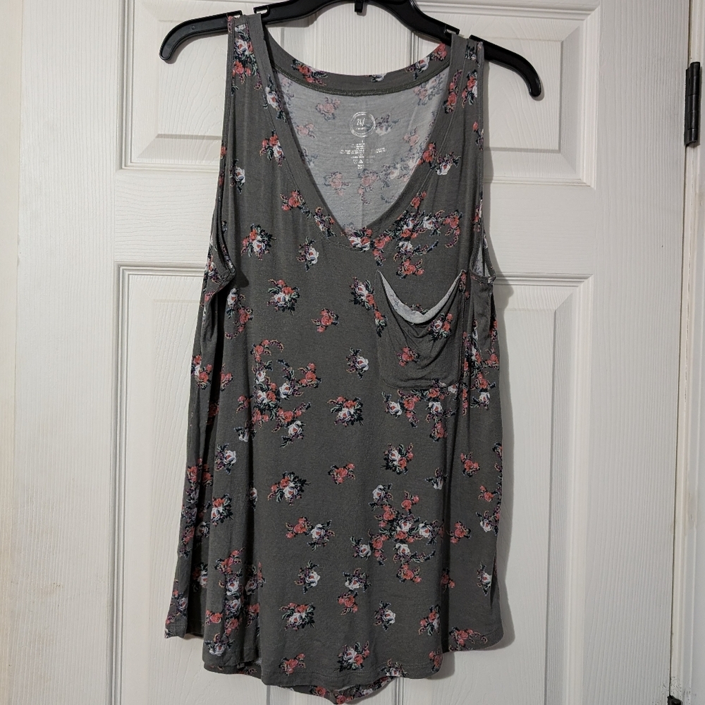 Maurices Sleeveless Floral Shirt Size L